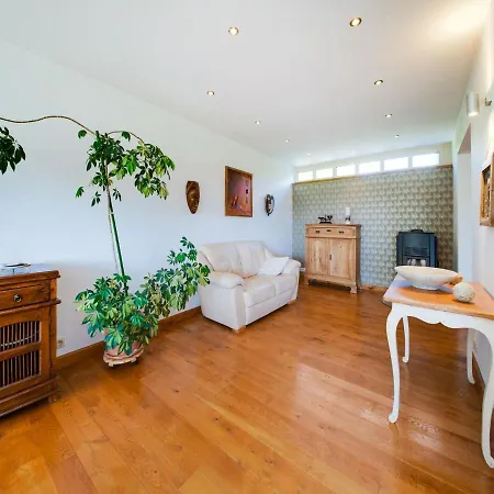 Countryside In With Terrace Vakantiehuis *